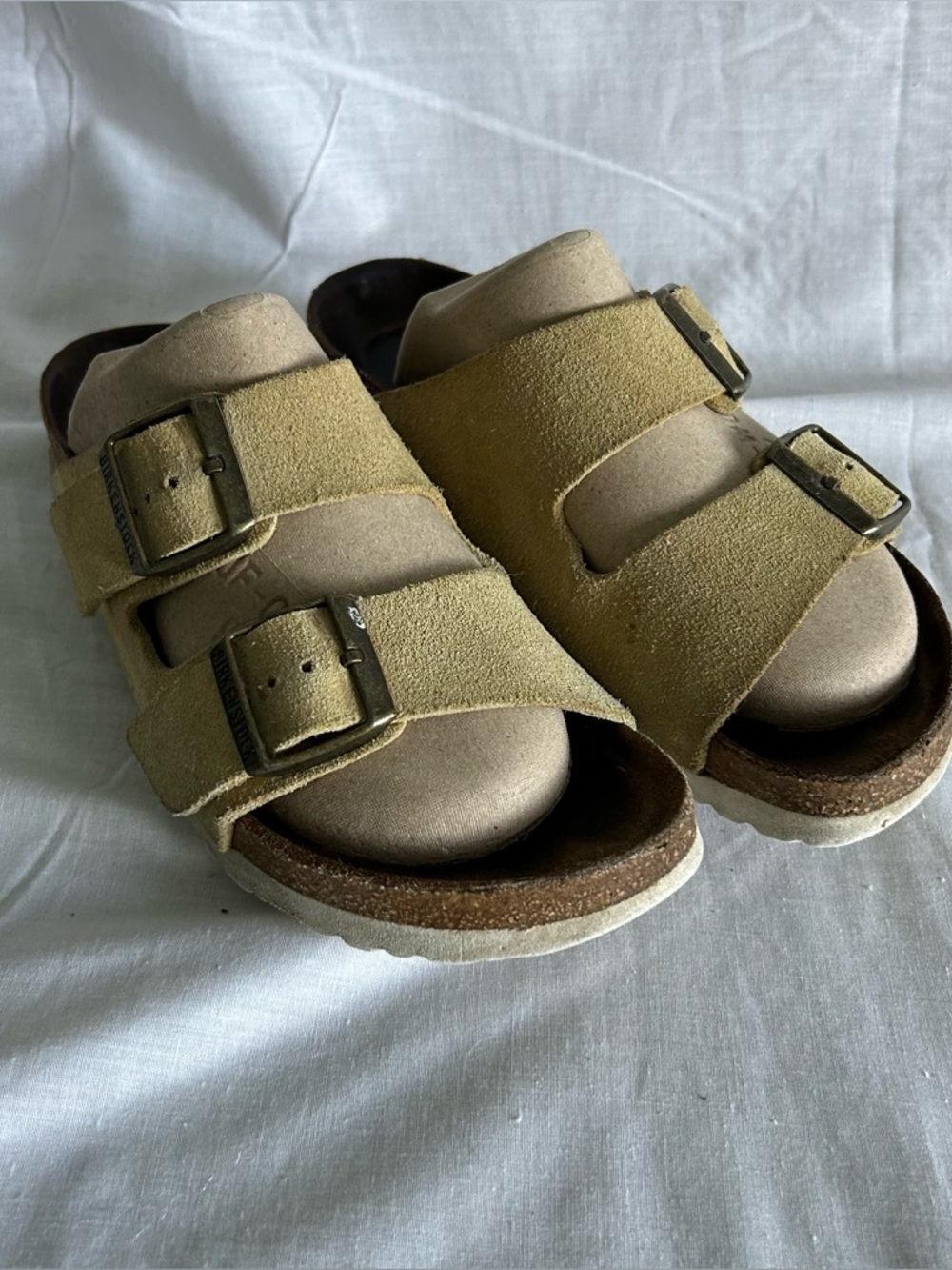 Women’s BIRKENSTOCK Arizona Sandals Latte Cream Suede Leather Size EU38/US7.5-8